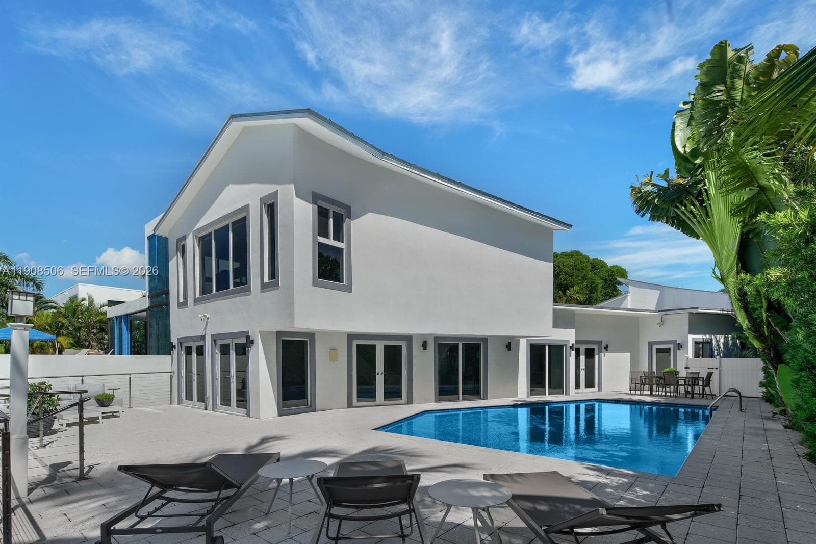 1040 S Shore Dr, Miami Beach FL 33141