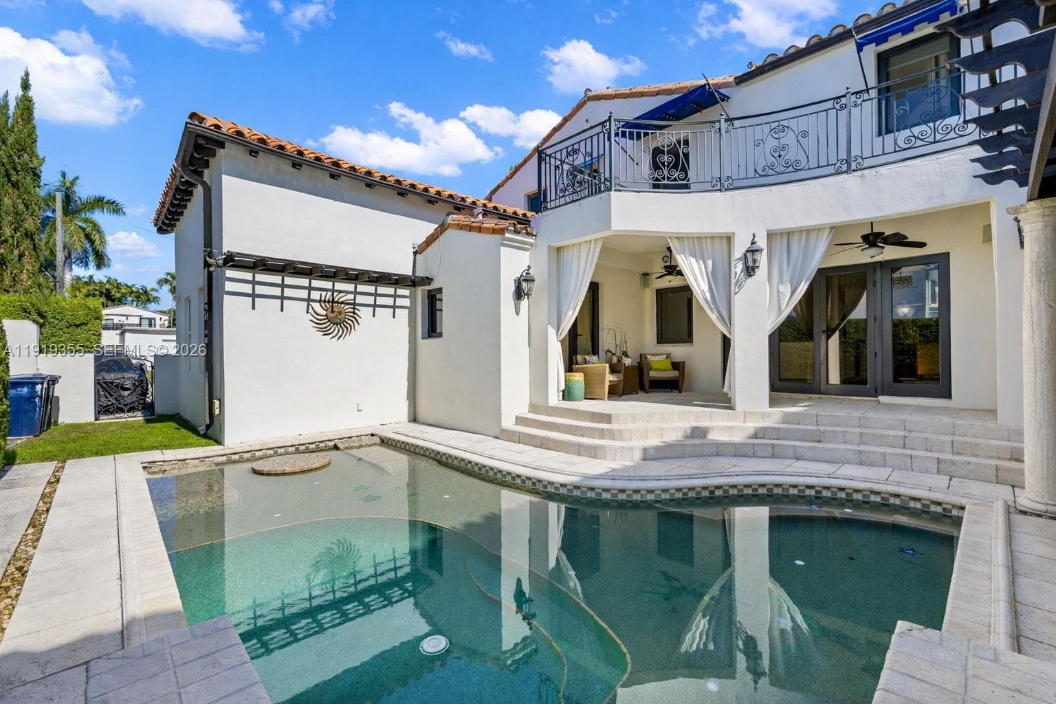 5860 Pine Tree Dr, Miami Beach FL 33140