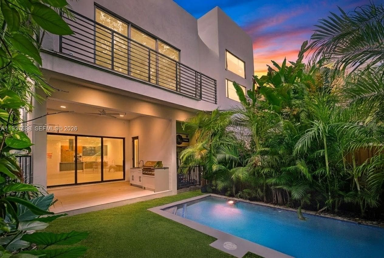 3063 Elizabeth St, Miami FL 33133