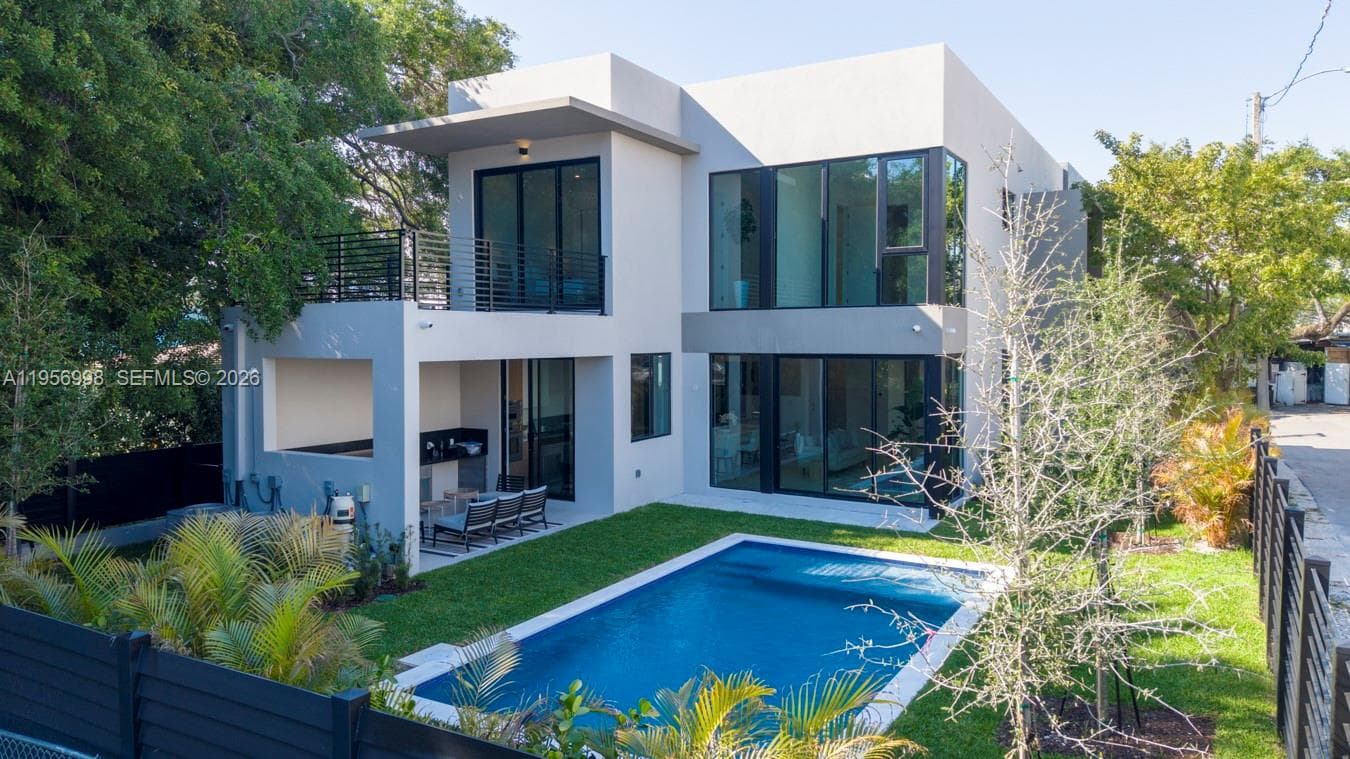 3200 Thomas Ave, Miami FL 33133