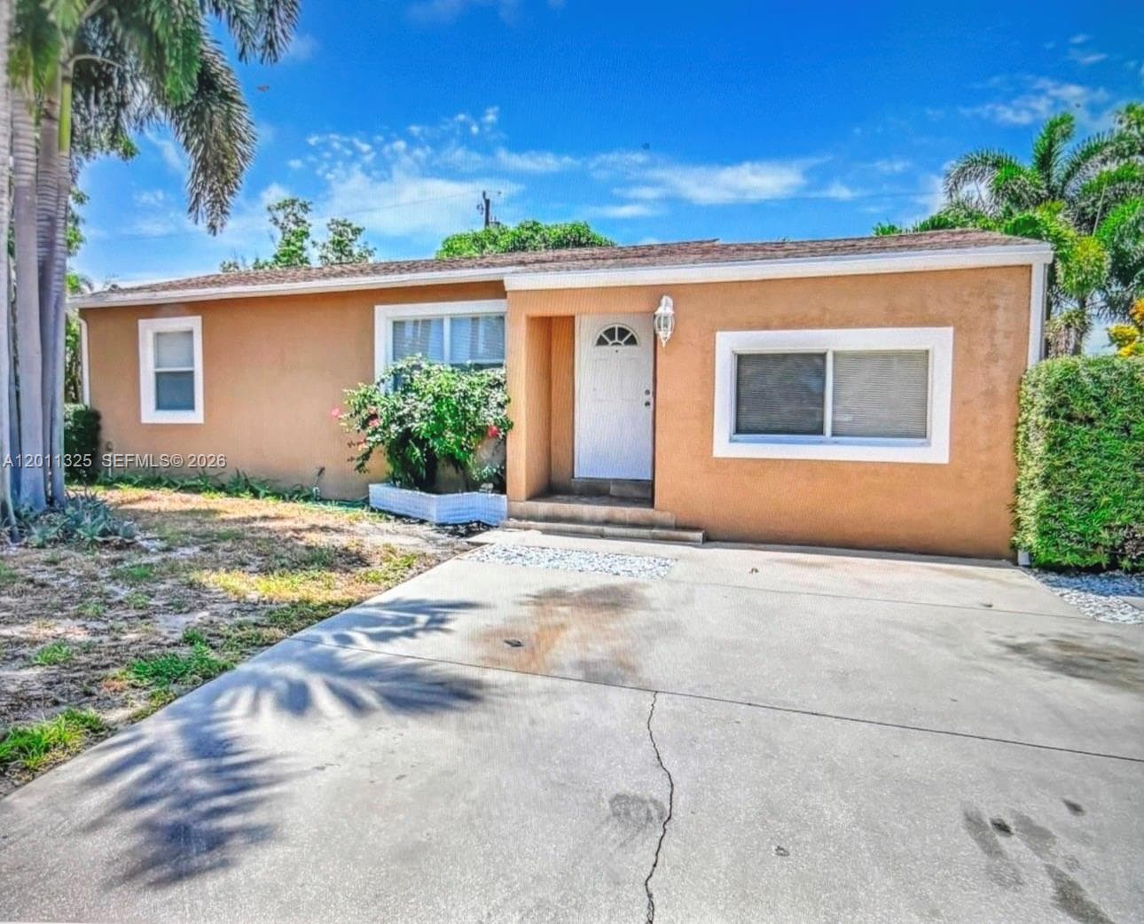 822 Avenida Hermosa, West Palm Beach FL 33405