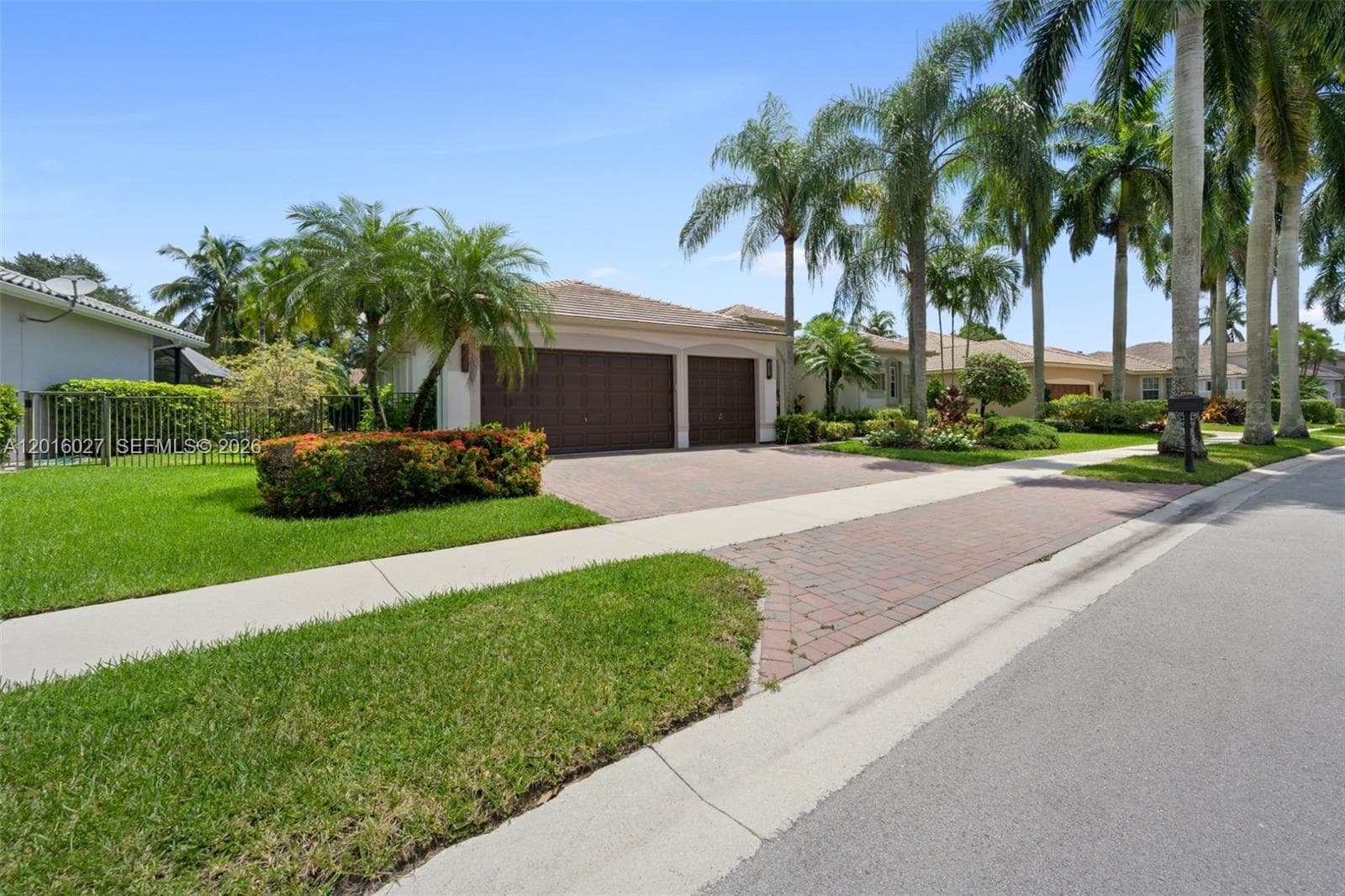 2538 Eagle Run Dr, Weston FL 33327
